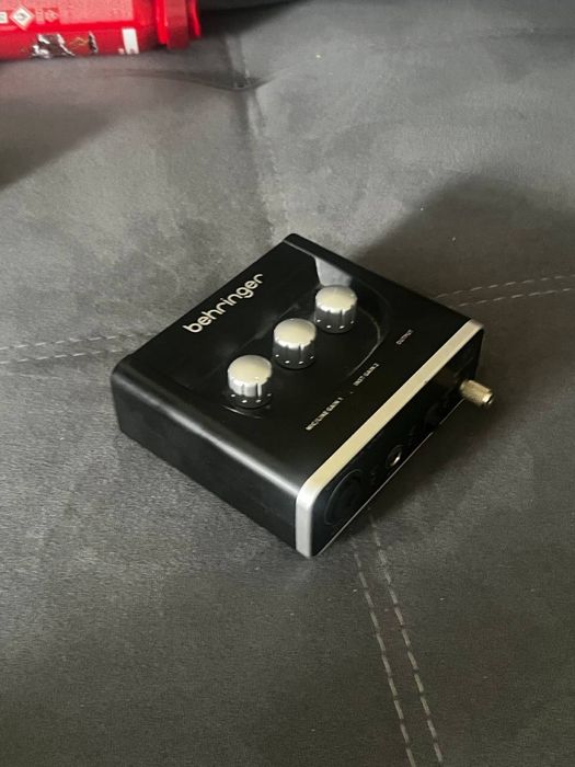 звукова карта behringer um2