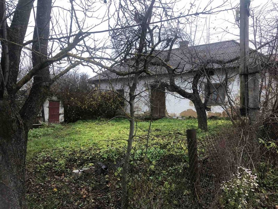 Продається земельна ділянка з  старим будинком