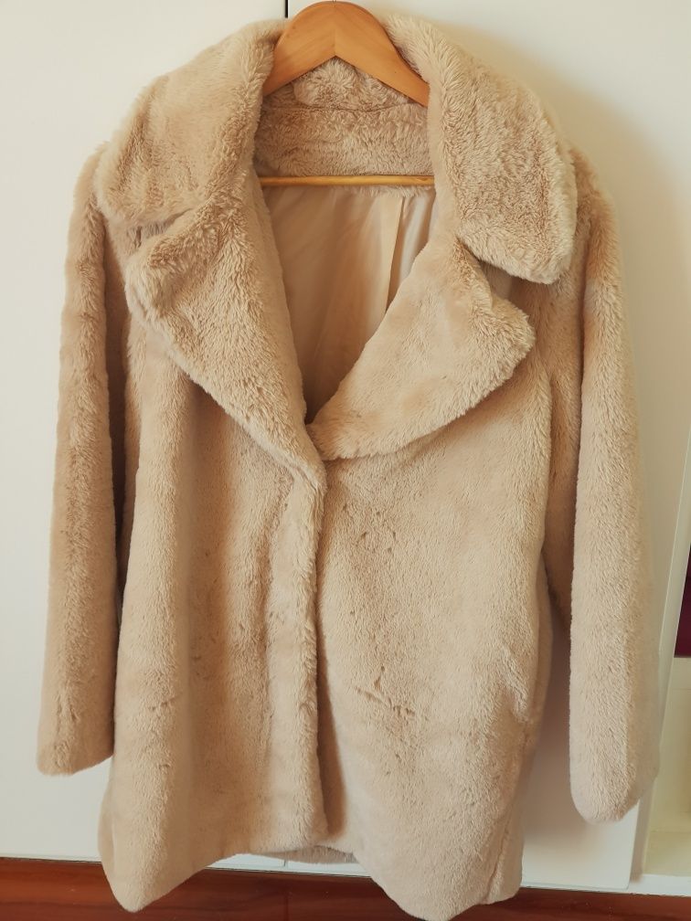 Casaco de pelo bege oversized