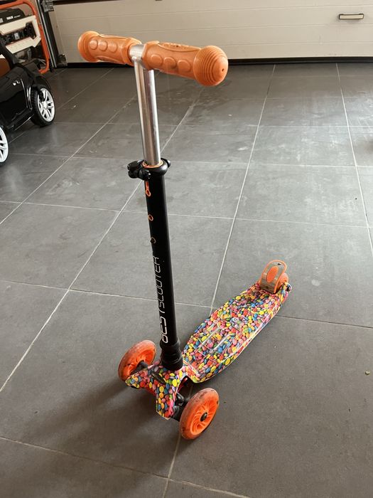 Самокат для дівчинки