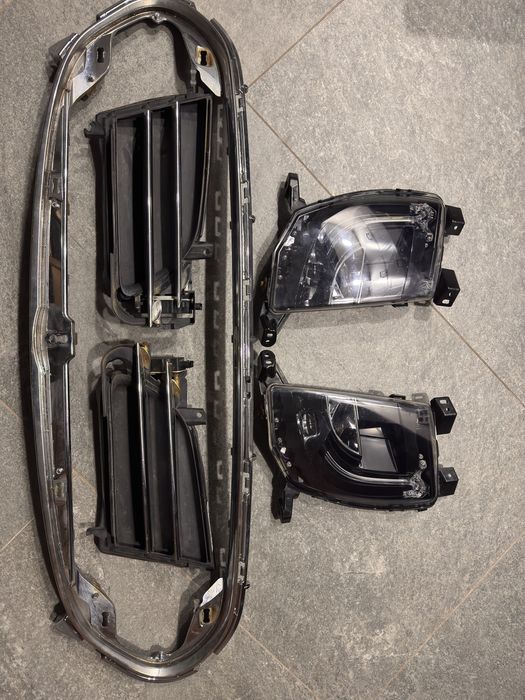 Люверси активні до Тесли s 2012р 2016р