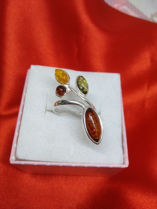 Piękny srebrny pierścionek z bursztynem kolorowym, srebro925, r. 14