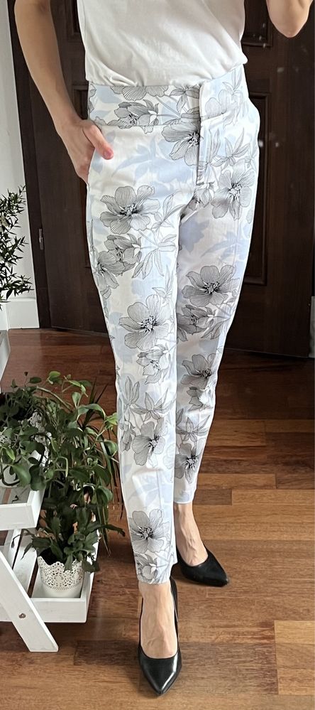 Orsay spodnie eleganckie w kwiaty białe niebieskie 34
