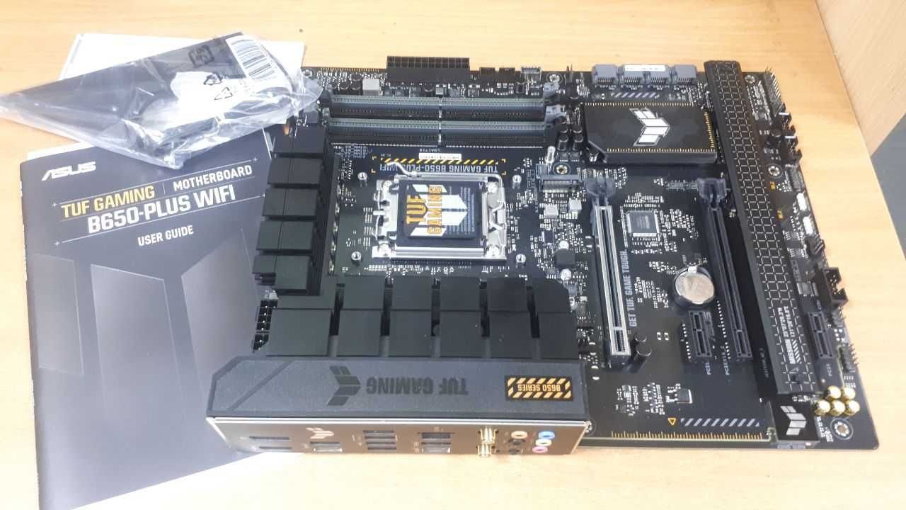 Материнська плата ASUS TUF GAMING B650-PLUS WIFI