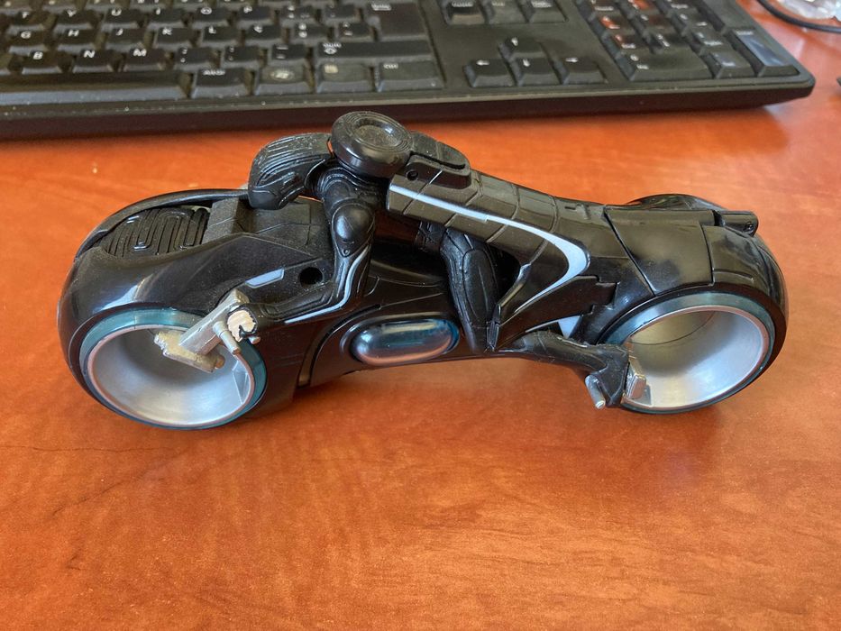 Tron Deluxe Light Cycle Figura