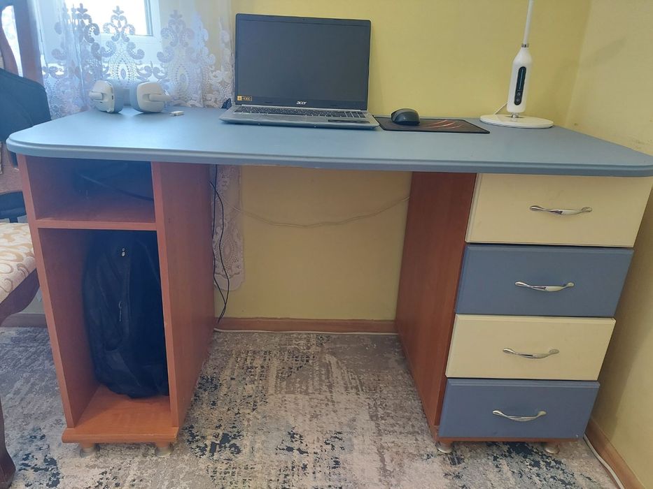 Стіл компютерний