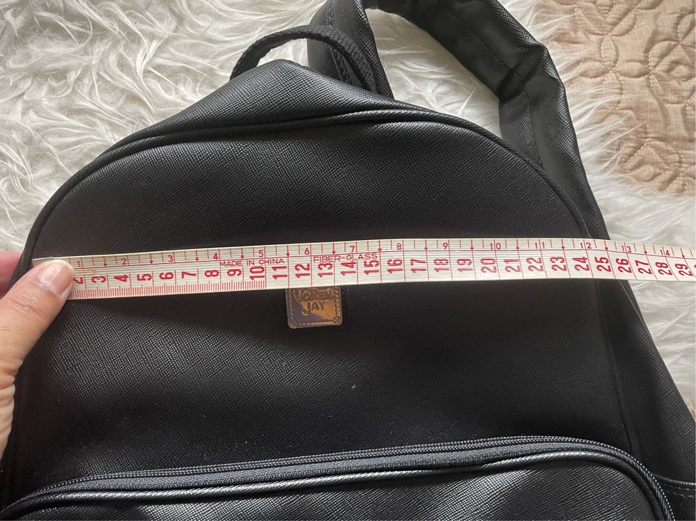 Mochila preta média, nova