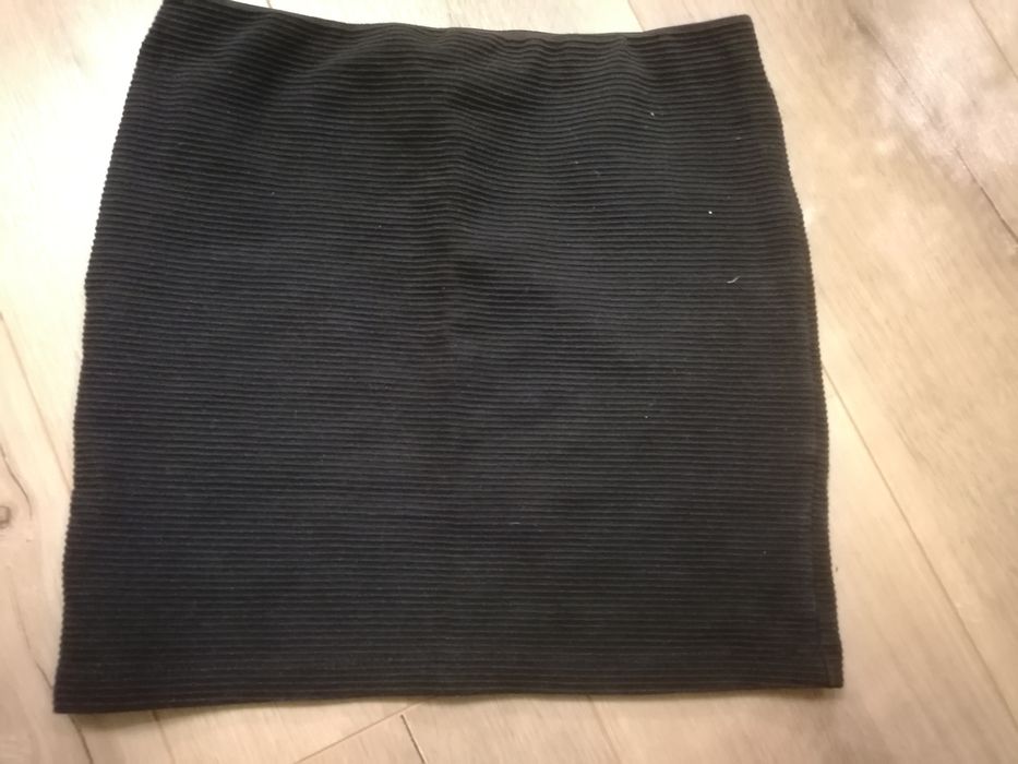 Czarna mini spódniczka w prążki