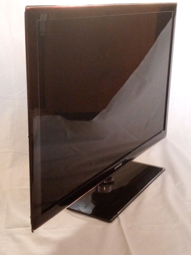 Телевизор Samsung UE40D5700RS(диагональ 101,6 см), Smart TV,