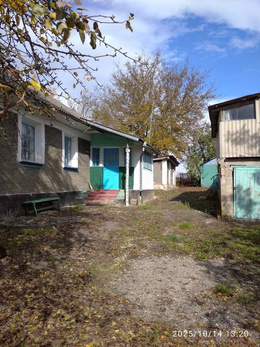 Продається будинок в селі.