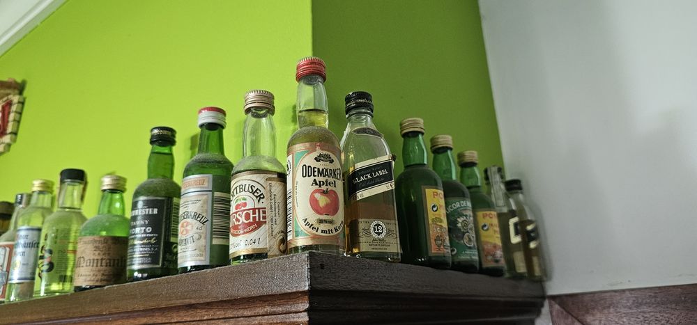 80 garrafinhas miniatura de coleção