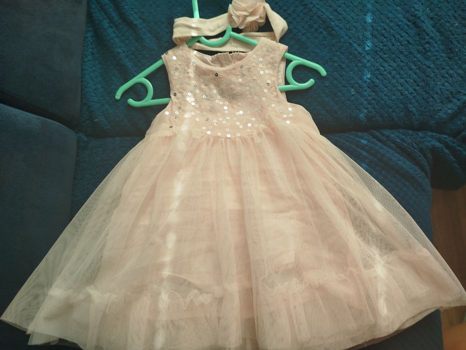 Sukienka na roczek imprezę