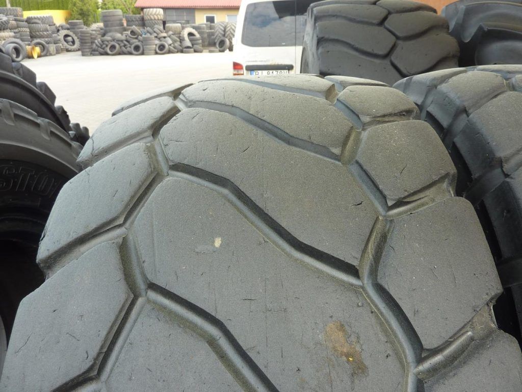 4x Opona używana przemysłowa 23.5R25 BRIDGESTONE VJT 2400zł W3323