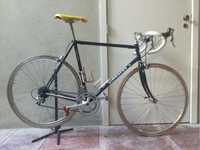 Bicicleta de estrada Bioracer; Dura-Ace; Champagnolo; Selle Italia.