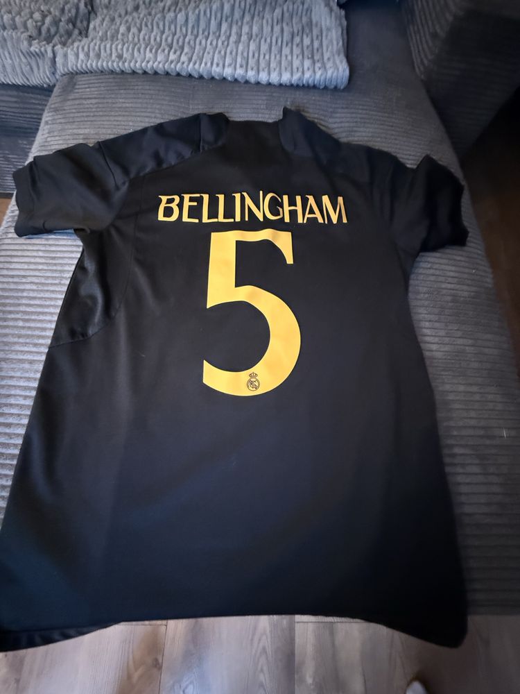 Witam sprzedam koszulko koszule real madrit orginał bellingham