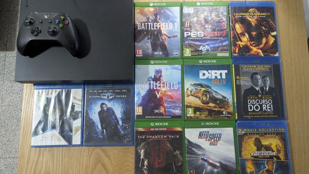 XBOX ONE X 1TB + Jogos  + Filmes BLU-RAY