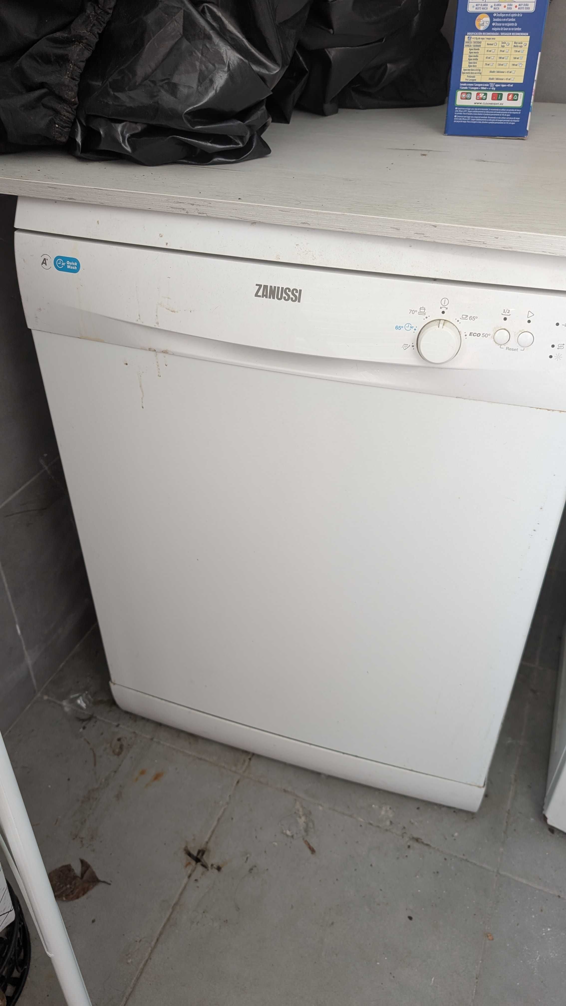 Máquina Lavar Louça Zanussi