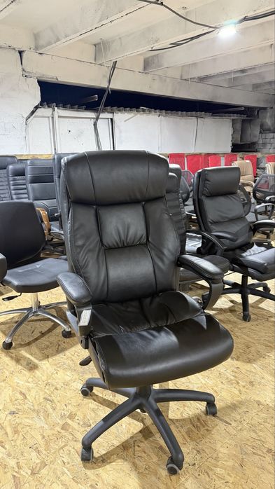 Директорські крісла