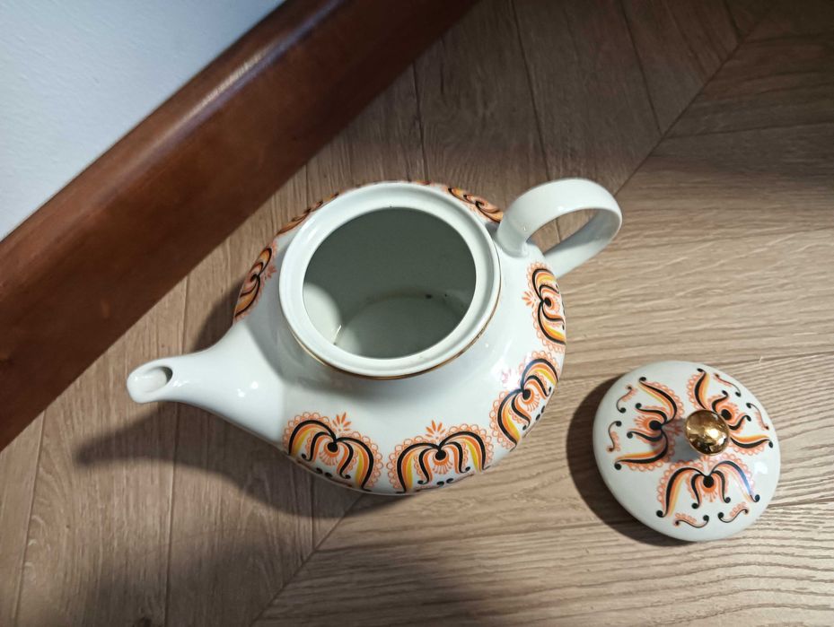 Dzbanek porcelanowy na herbatę imbryk