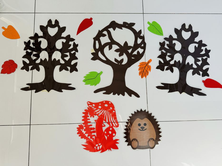 Dekoracja jesień przedszkole szkoła drzewa jeż