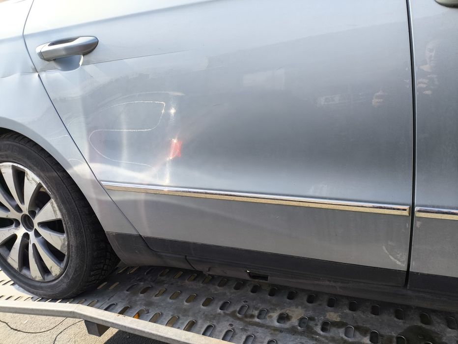 Drzwi lb5m  prawe kombi  Passat b6
