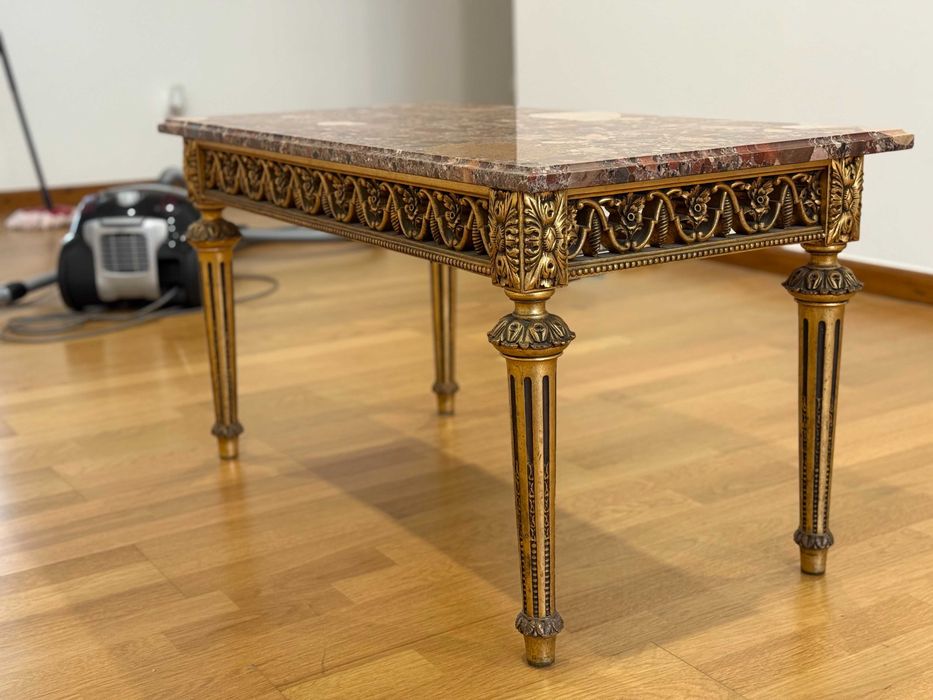 Mesa de centro em Talha Dourada com Mármore Clássico
