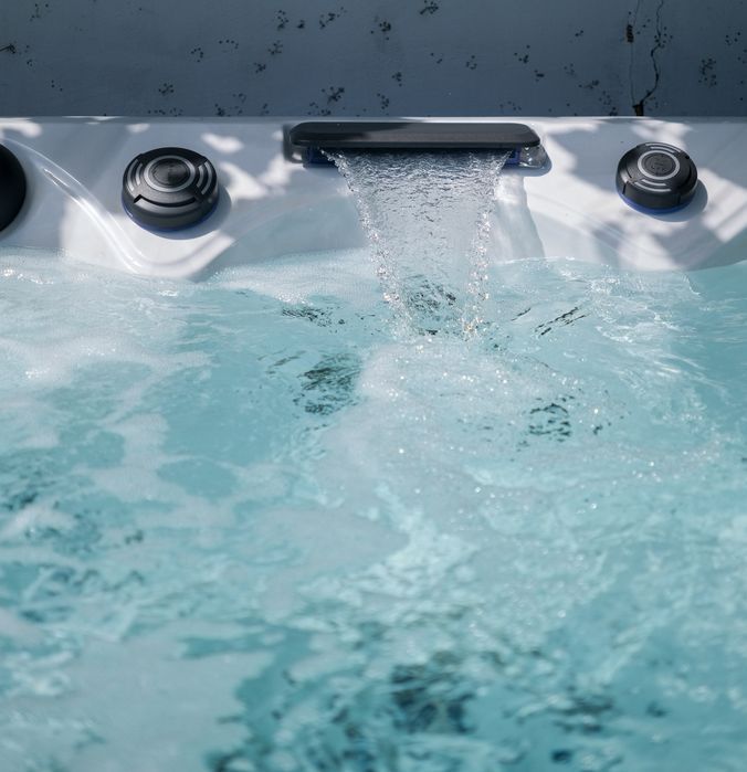 Wanna Ogrodowa Jacuzzi z Hydromasażem 6 Osób 65 Dysz 4 Pompy Balboa