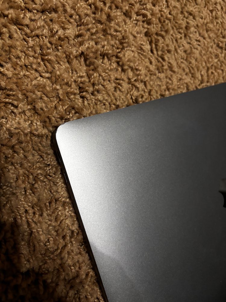 Apple Macbook Air M1 2020 8/256 sonoma 200cykli FR