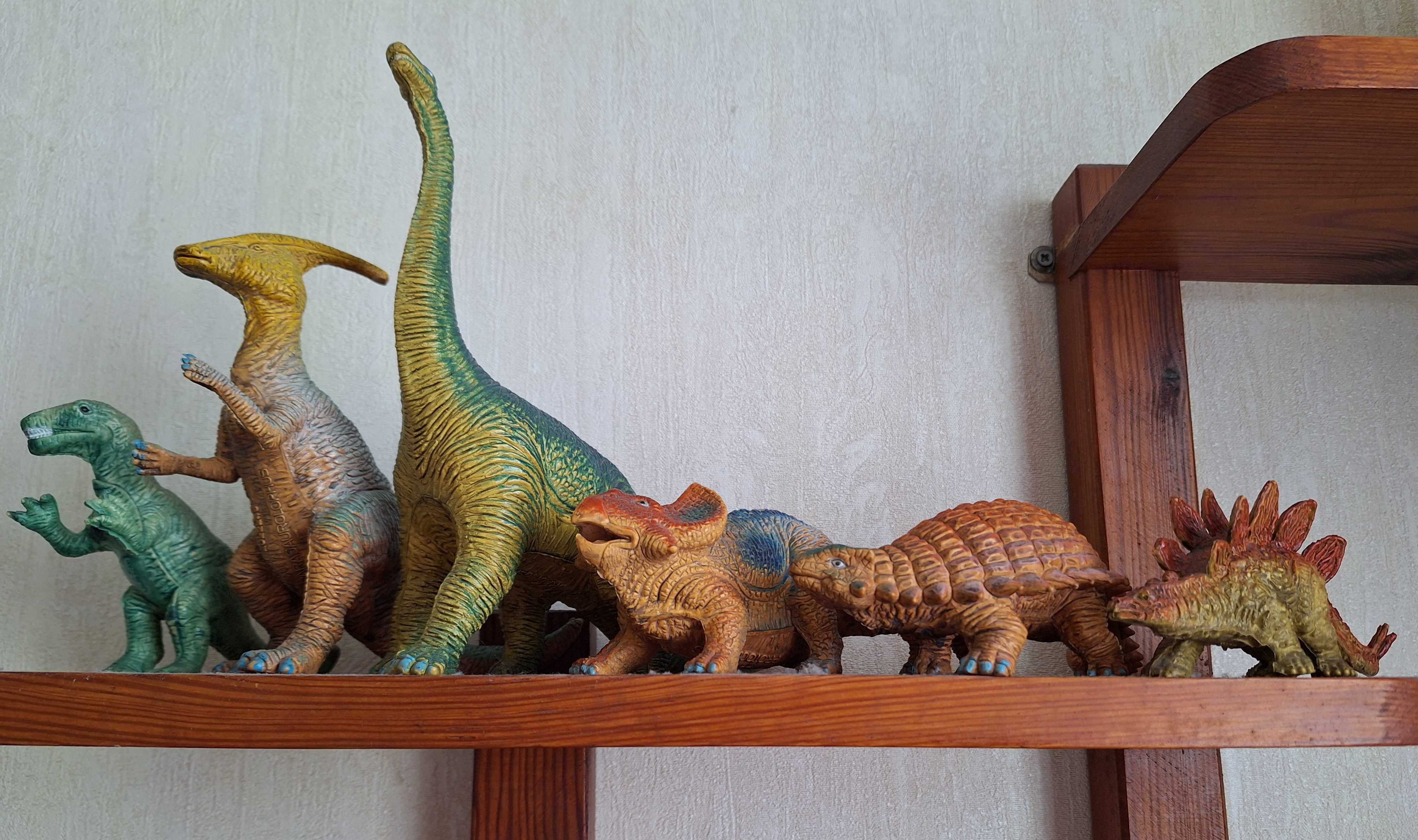 Figurki dinozaurów