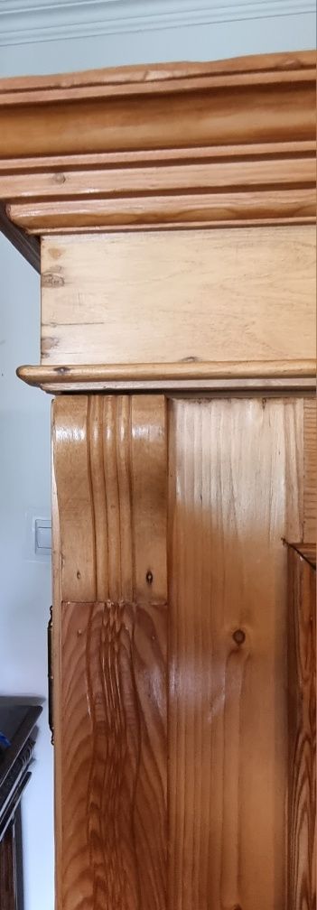 Stara szafa dwu drzwiowa