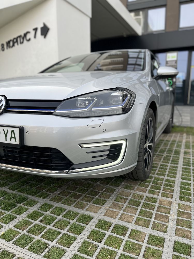 Продам Volkswagen E-golf 2019 54 000km