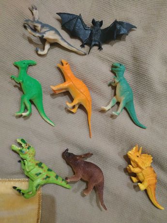 Динозавры резиновые пластмассовые