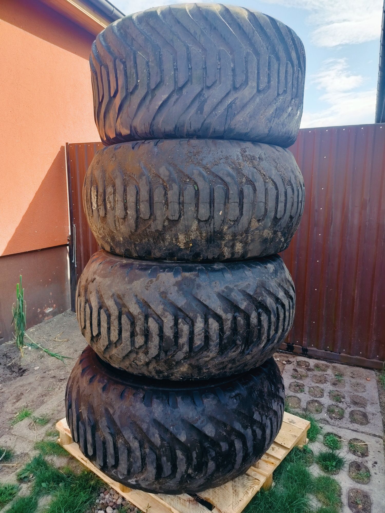 Felgi z oponami 550/60-22.5