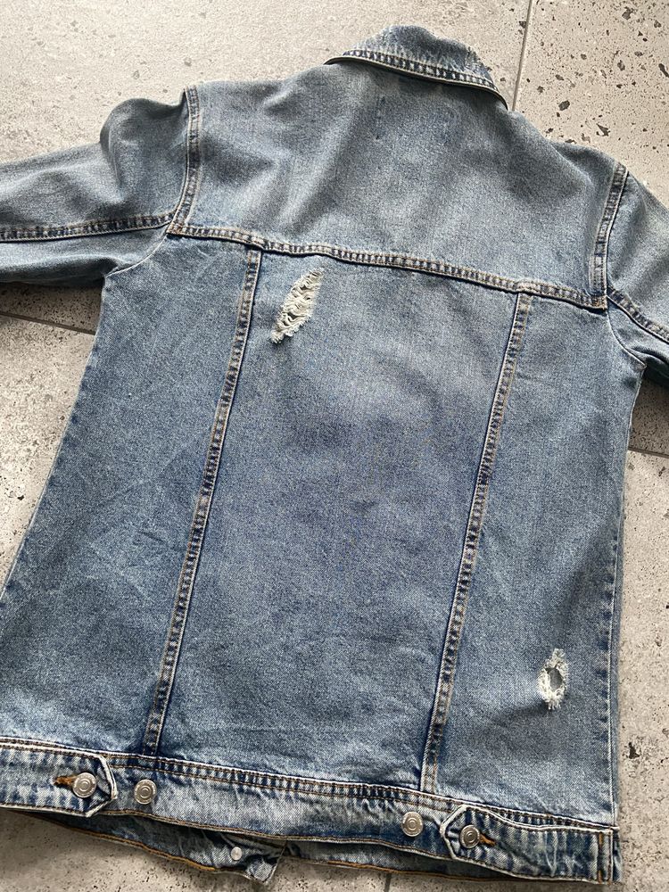 Kurtka jeansowa z dziurami długa Stradivarius 34 / XS (oversize)