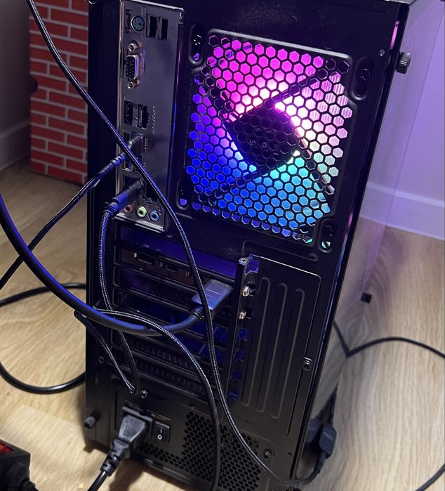 Komputer + monitor