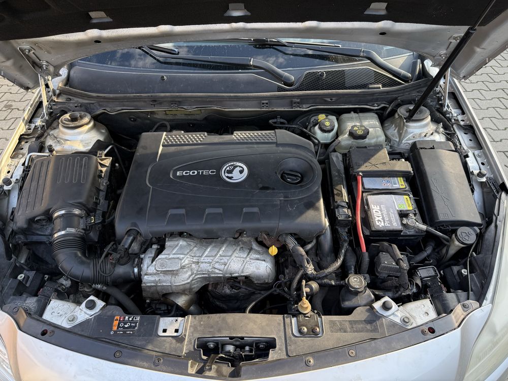 Opel Insignia 2.0 CDTI 2011 — uszkodzony silnik, do naprawy