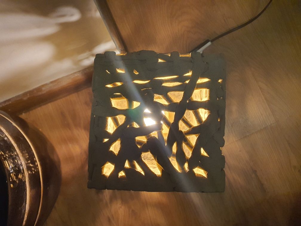 designerska lampka ozdobna do pokoju, a la piaskowiec sześcian