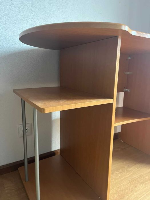 Secretária de quarto