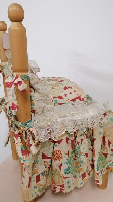 Cadeira decorativa, em madeira, por 5€