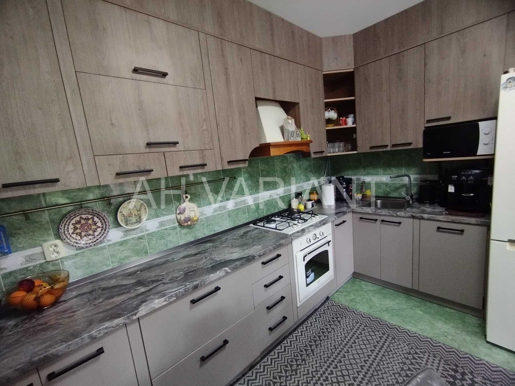 Продається сучасний будинок в м. Ужгород, вул. О. Блистіва
Код: 9135