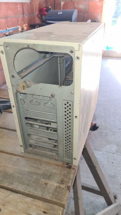 Obudowa Obudowy AT+ 3 napędy CD-ROM