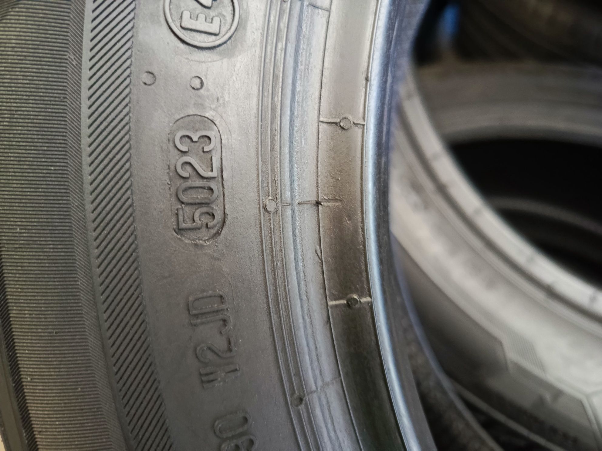 Sprzedam prawie nowe opony 185/60 r15 Barum