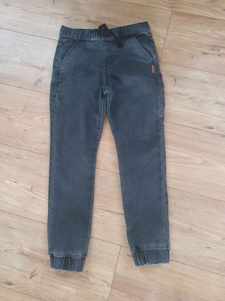 spodnie jeansy ciemny szary roz 128