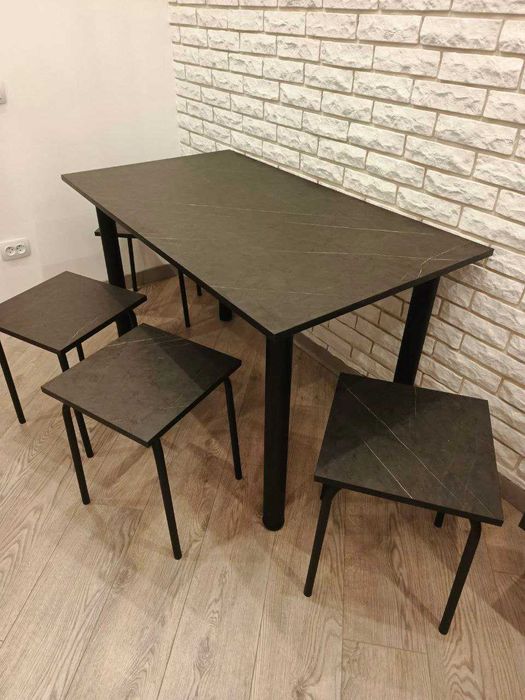 Новий стильний сучасний стіл для кухні, вітальні, кафе чи офісу