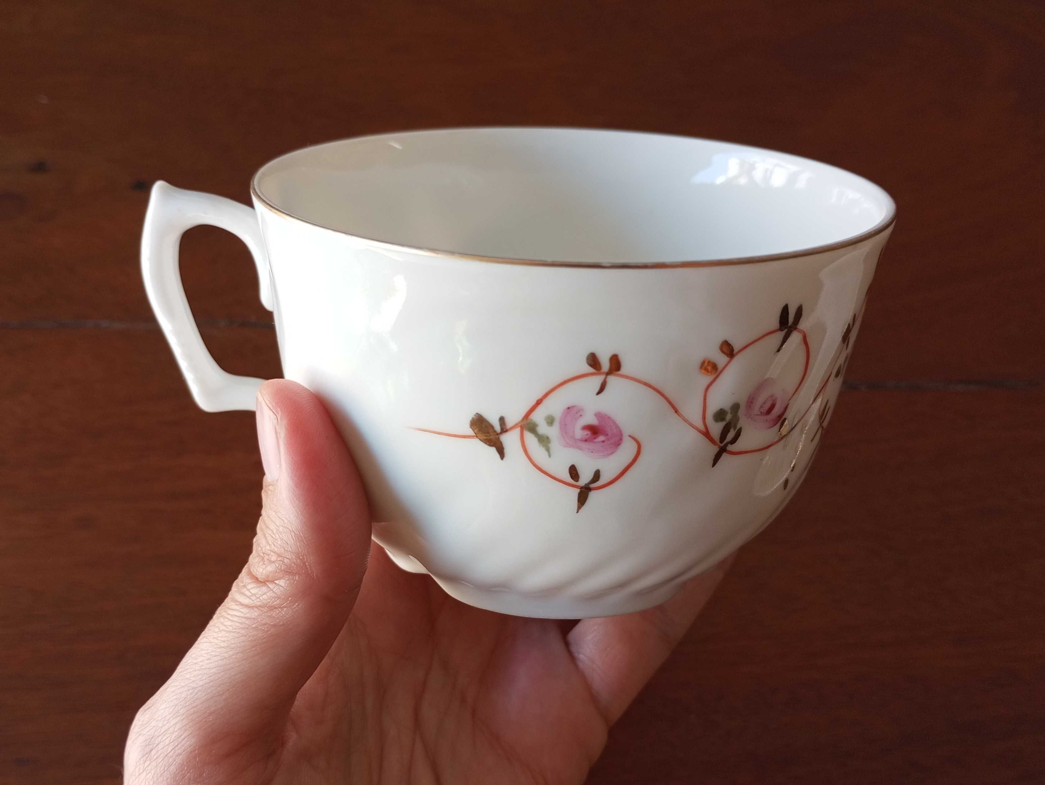 Antiga chávena de chá com pires em porcelana Vista Alegre 1924 a 1947
