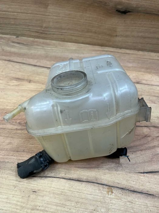 Zbiorniczek wyrównawczy Opel Insignia