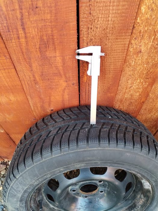 Komplet opon zimowych z felgami. 205/55 R16. Rozstaw śrub 5x120