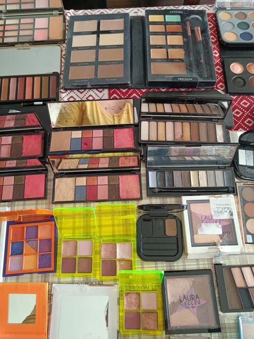 Paleta paletka cienie makijaż Bourjois nars kiko milennials becca