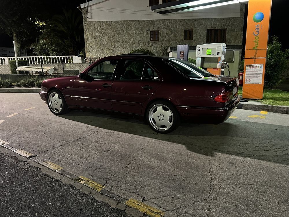 Mercedes Benz E320 I6 (caixa manual 6v)