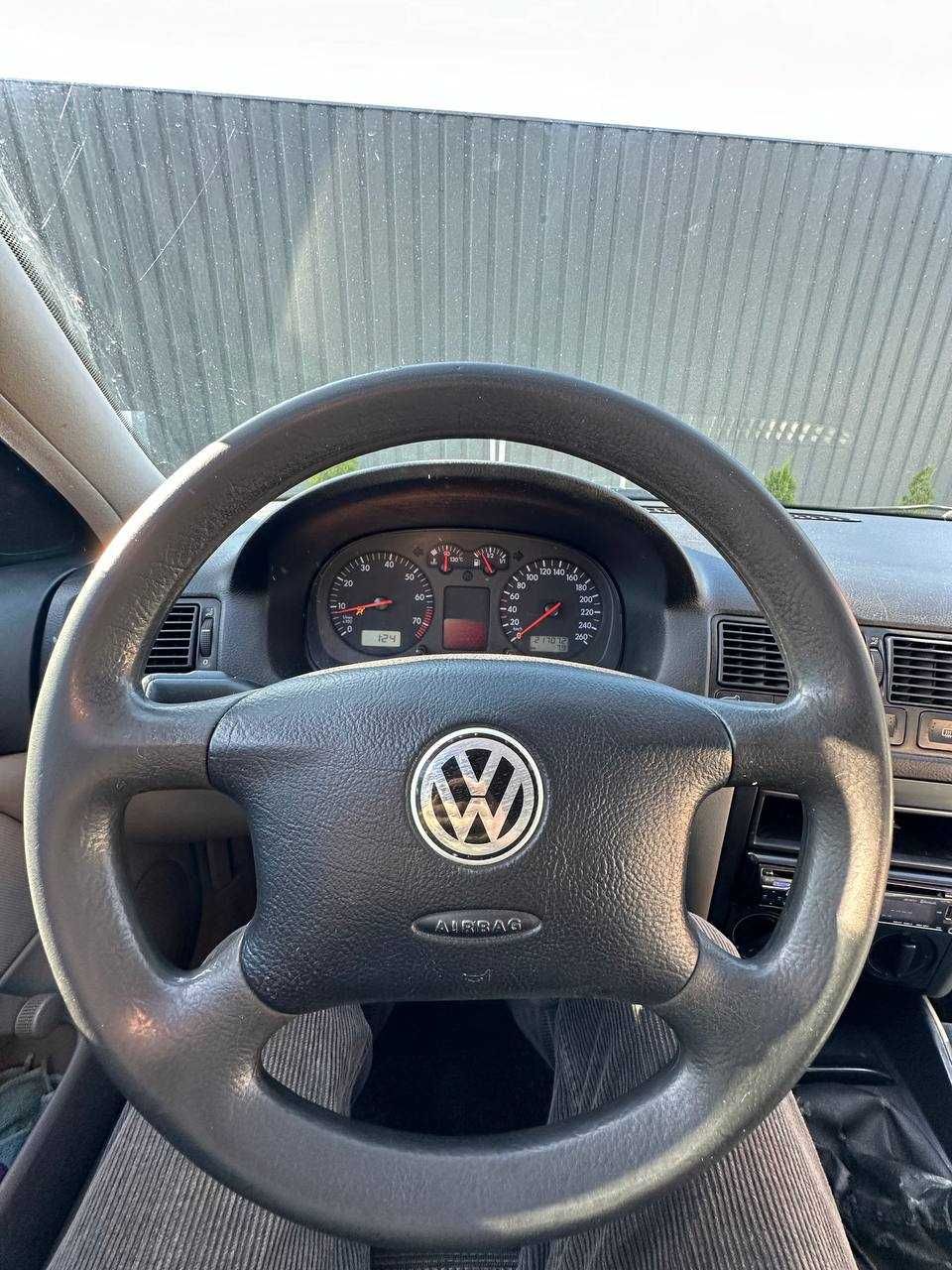 Volkswagen Golf 4 (4 года в одних руках пригнан с Люксембурга)